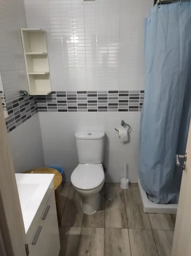 Bany de Apartament en venda en Torrox amb Aire condicionat, Terrassa i Moblat