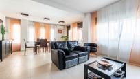 Sala d'estar de Casa o xalet en venda en Navalcarnero amb Aire condicionat i Piscina