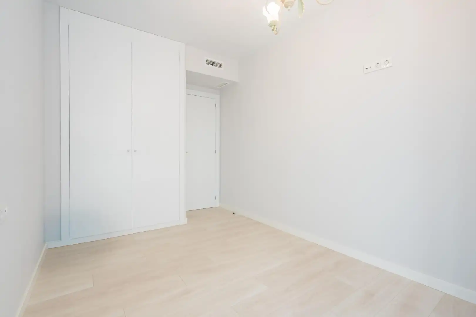 Habitación de Piso en venta en Valencia con Aire acondicionado, Terraza y Piscina comunitaria