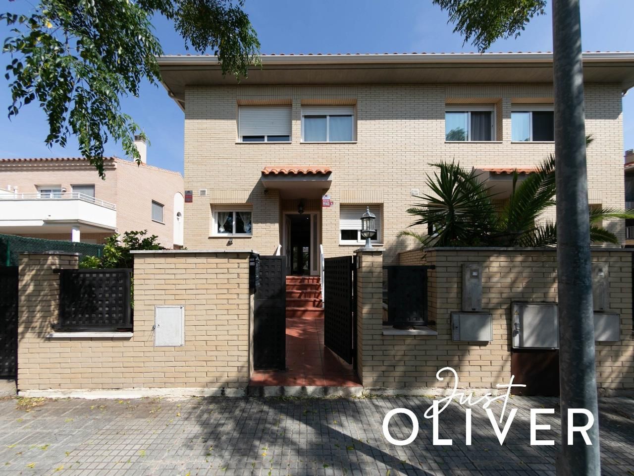 Vista exterior de Casa o xalet en venda en Cambrils amb Aire condicionat i Jardí privat