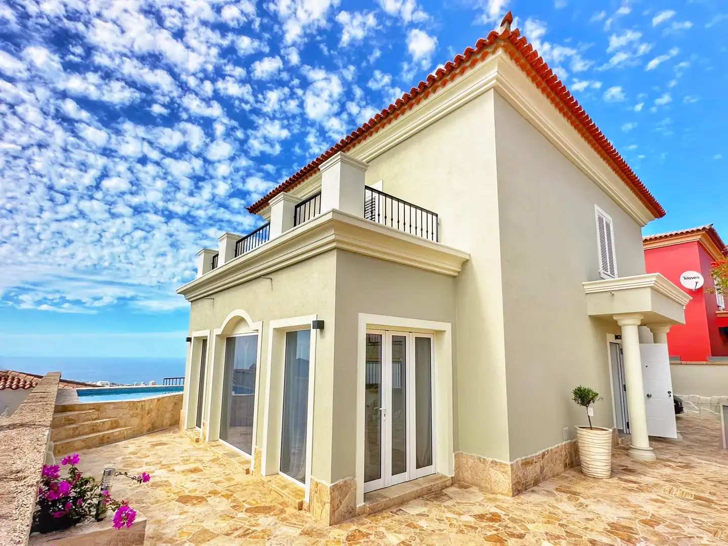 Detached house with terrace for sale in Calle Caramillo 8, imagen 2