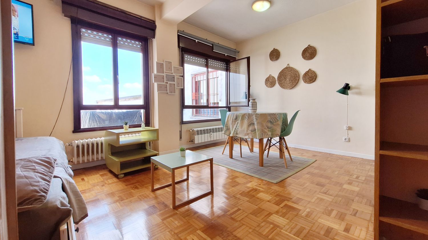 Living room of Flat to rent in Oviedo   with Air Conditioner and Heating