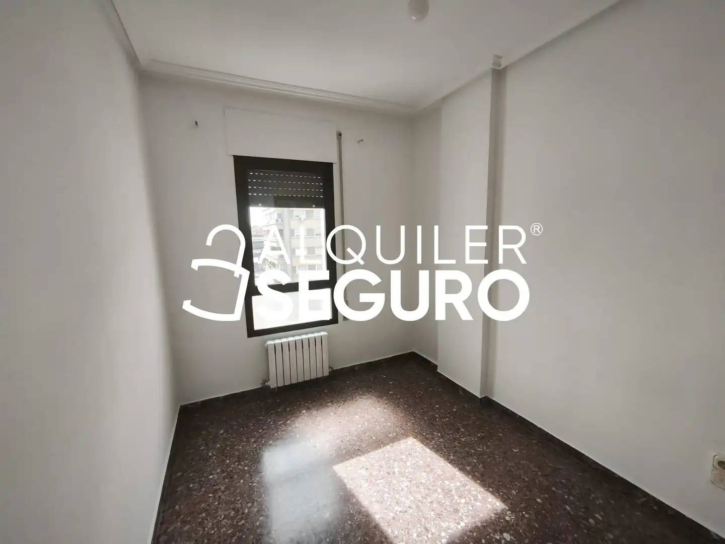 Habitación de Piso de alquiler en Zaragoza con Calefacción, Terraza y Trastero
