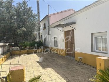 Casa rústica en venda a Castillo de Locubín