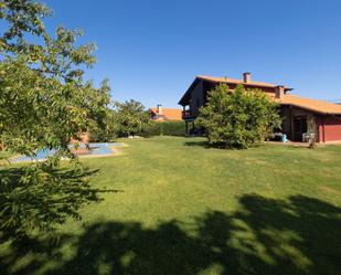 Jardí de Casa o xalet en venda en Cabezón de la Sal amb Terrassa, Piscina i Balcó