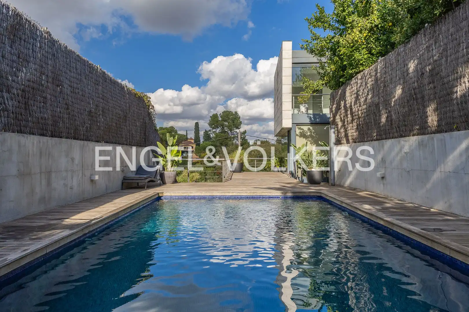 Swimming pool of Houses for sale in Sant Cugat del Vallès  with Air Conditioner, Heating and Private garden