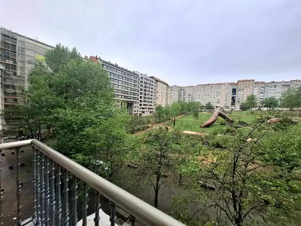 Vista exterior de Apartament per a compartir en Vigo  amb Calefacció, Parquet i Traster