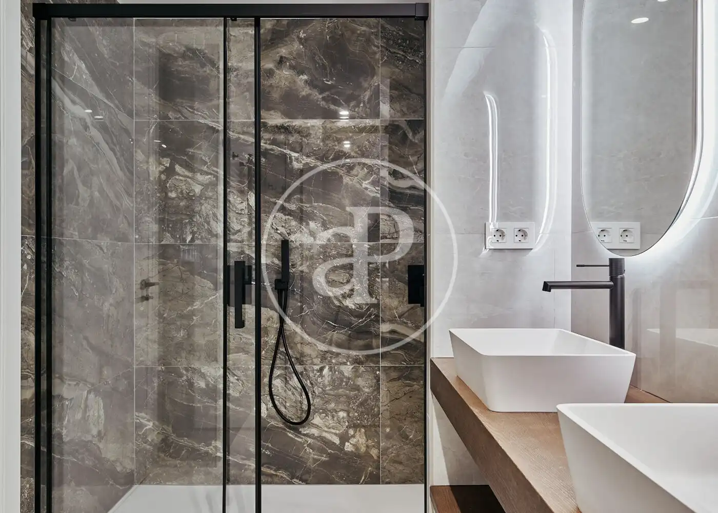 Bathroom of Flat for sale in Madrid  with Air Conditioner, Heating and Terrace