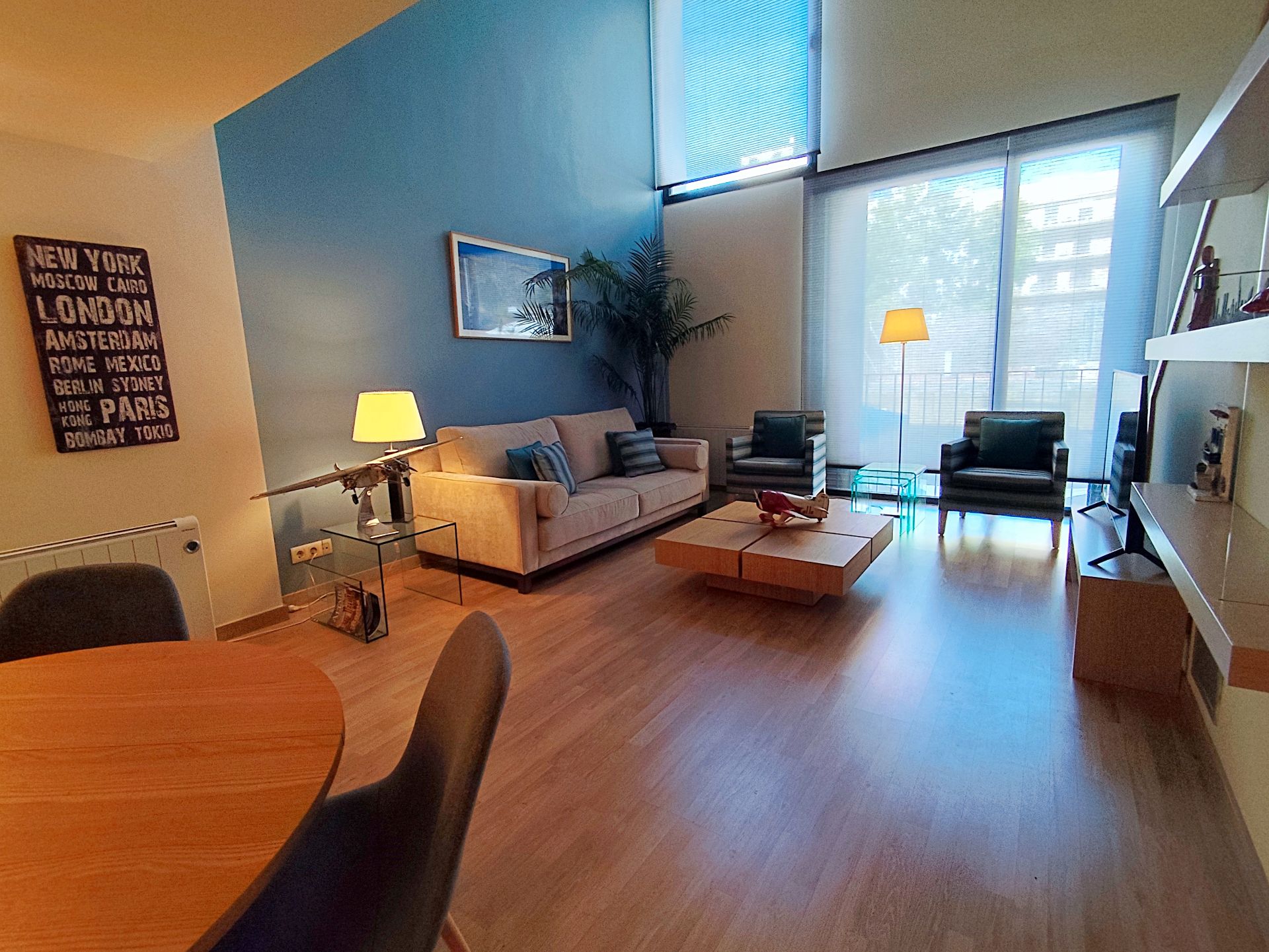 Sala d'estar de Dúplex en venda en  Barcelona Capital amb Aire condicionat, Calefacció i Parquet