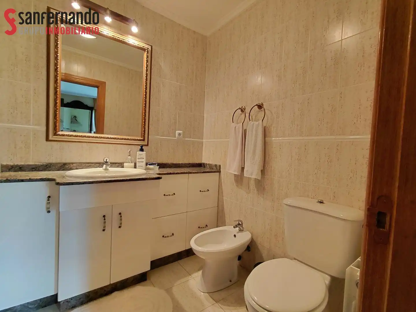 Bathroom of Ground floor for sale in Renedo