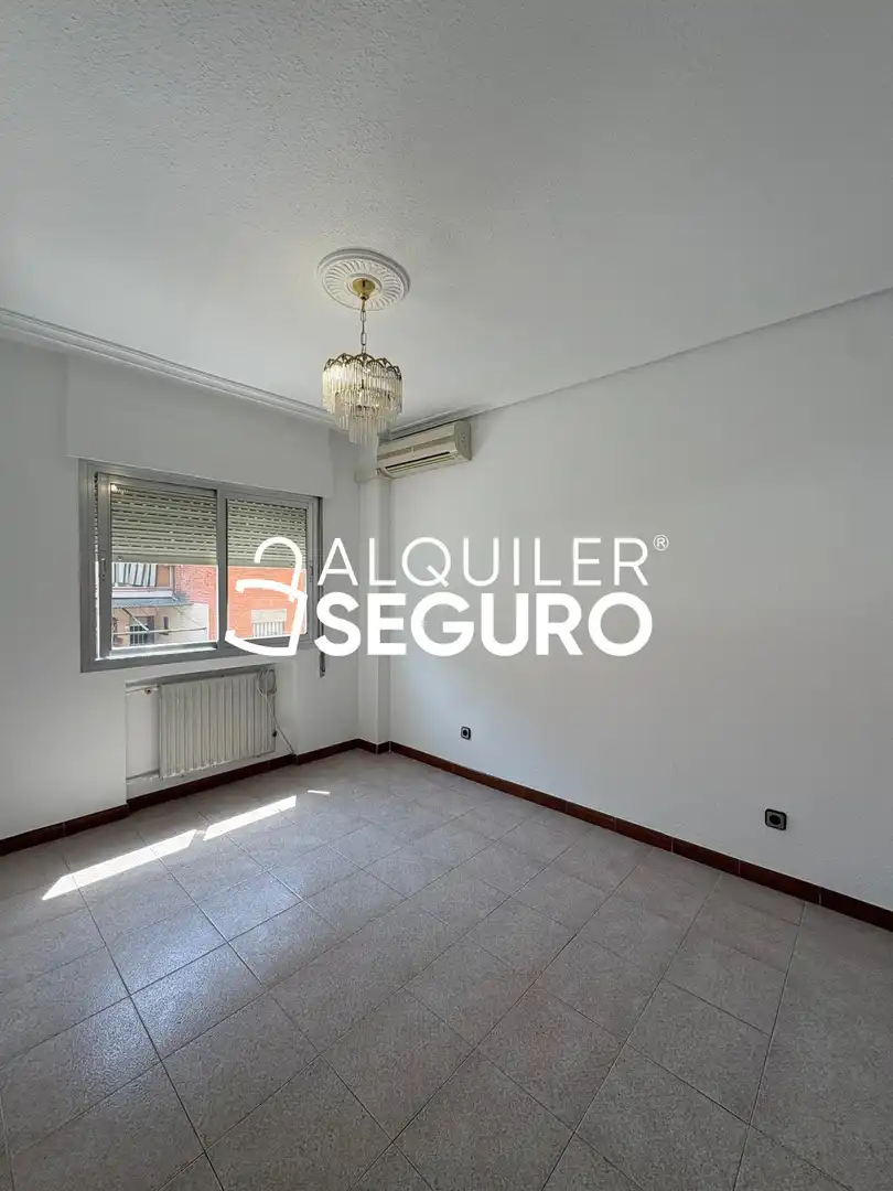 Bedroom of Flat for rent in Madrid  with Heating, Terrace and Furnished
