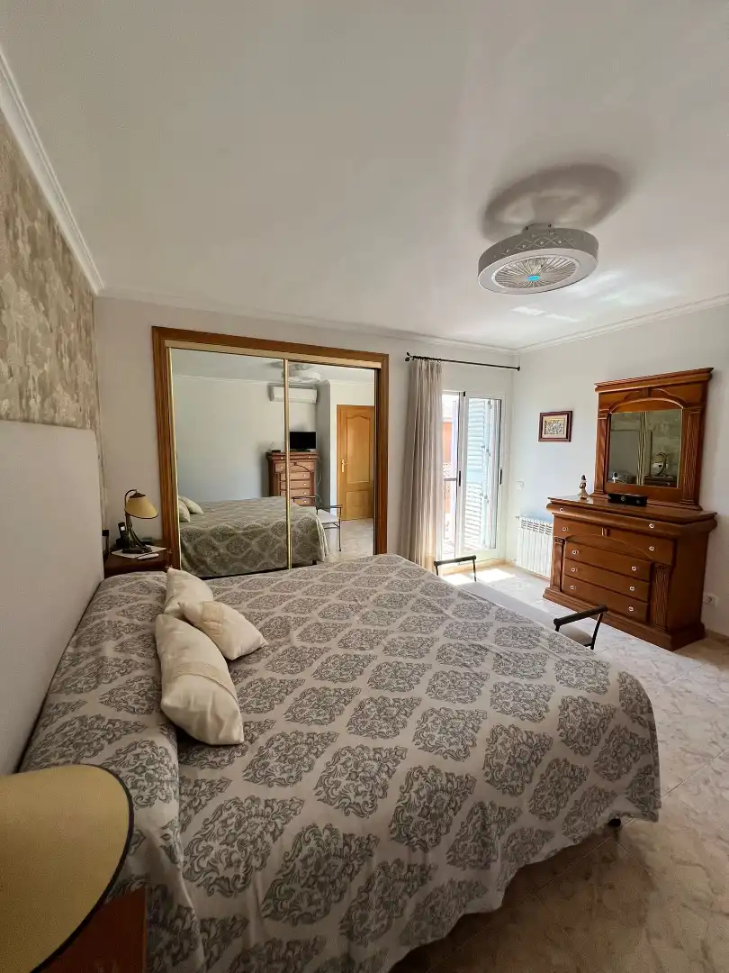Schlafzimmer von Einfamilien-Reihenhaus zum Verkauf in Sagunto / Sagunt mit Klimaanlage, Heizung und Terrasse