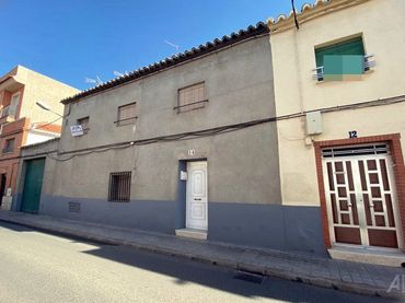 Casa con jardín en venta en Pérez Galdós