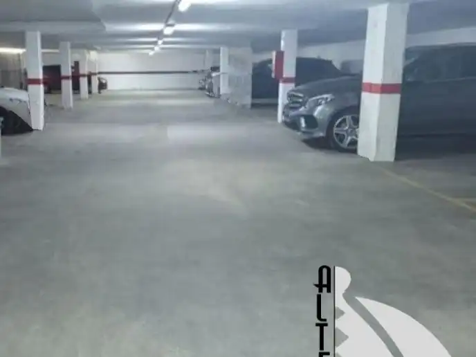 Parkplatz von Garage zur Miete in Altea