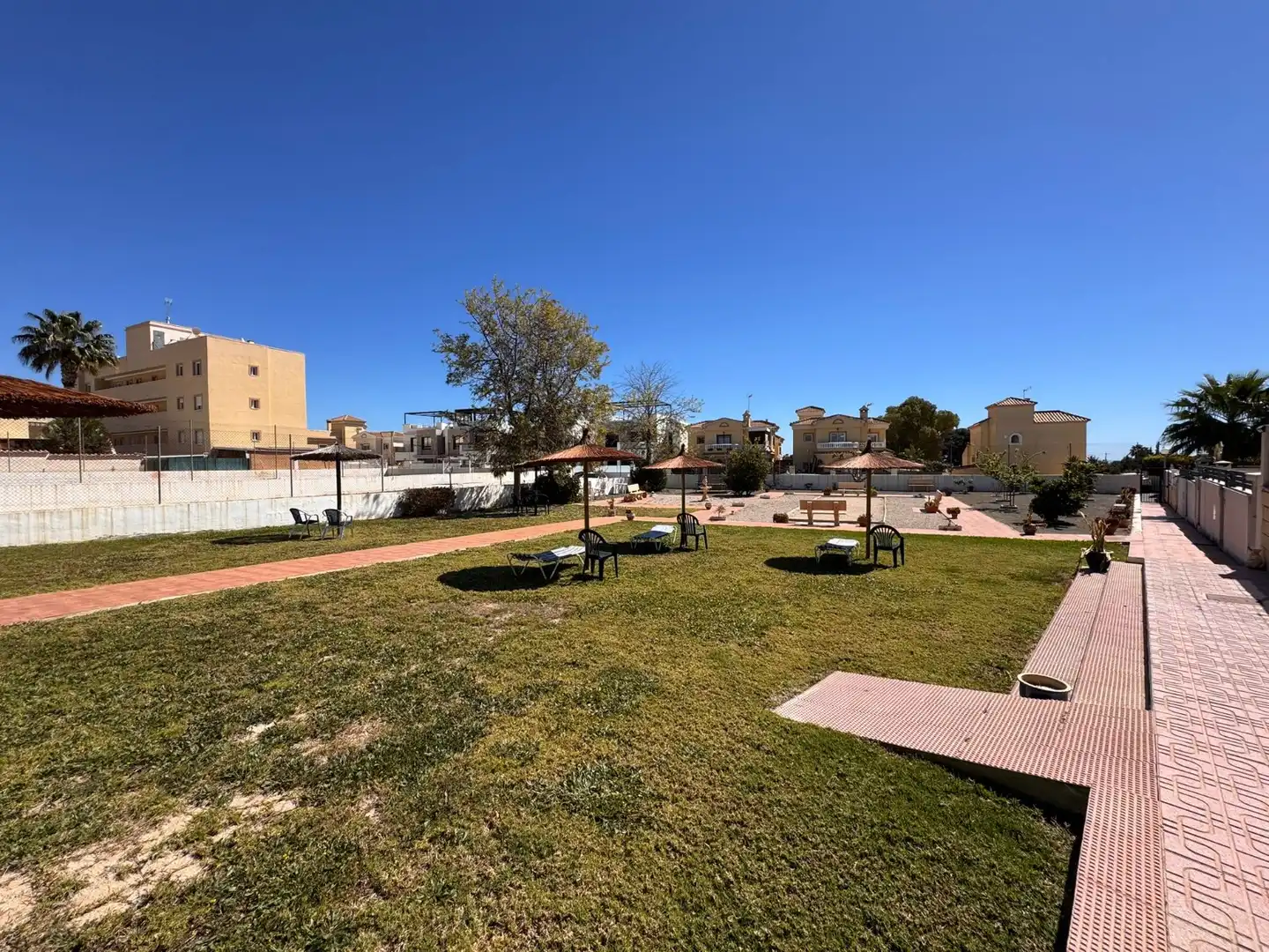 Jardí de Casa adosada en venda en Orihuela amb Terrassa, Traster i Balcó