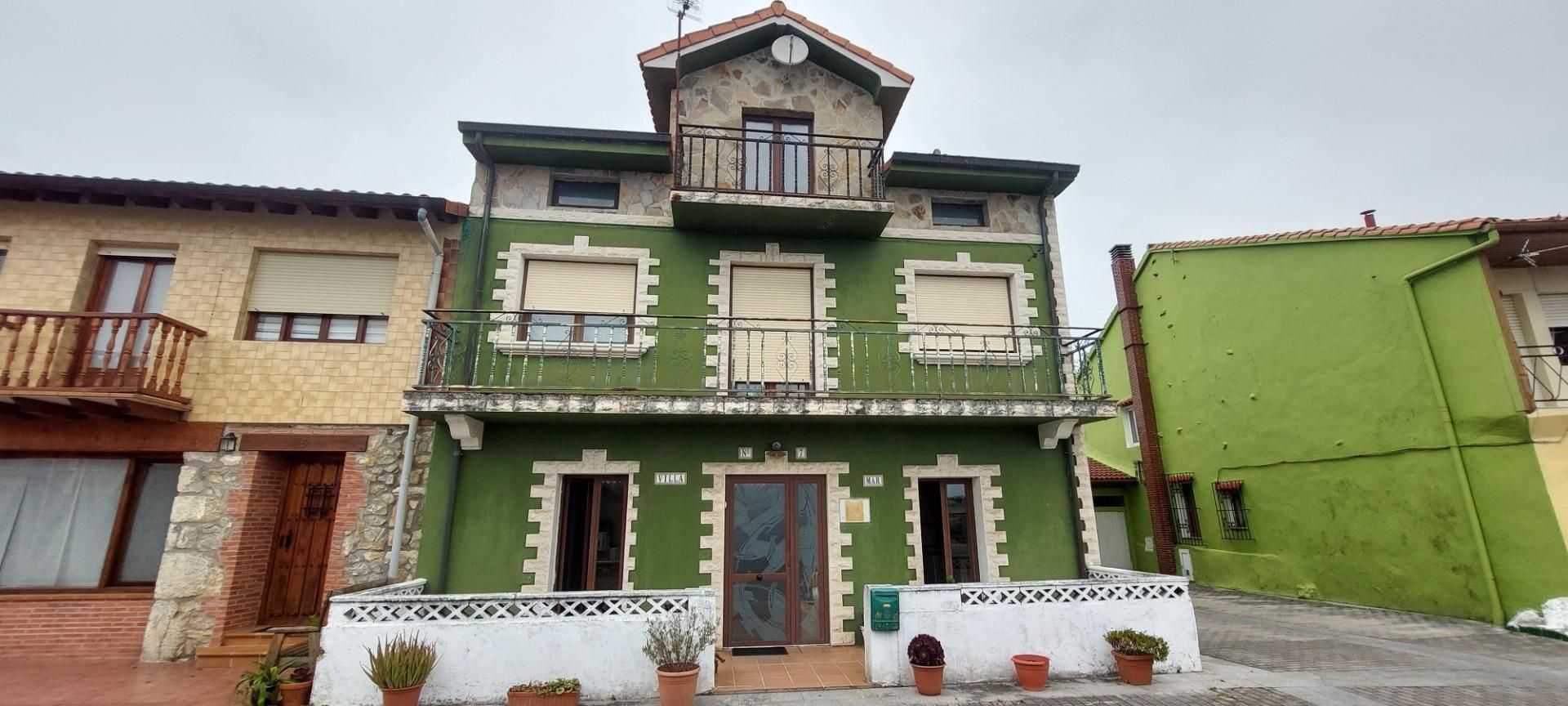 Exterior view of House or chalet for sale in Santa Cruz de Bezana  with Private garden