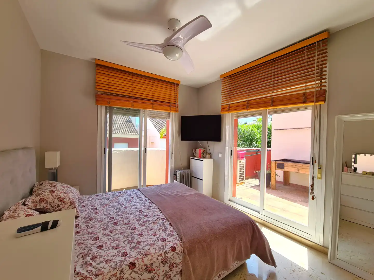 Bedroom of Detached homes for sale in Estepona  with Air Conditioner, Private garden and Terrace