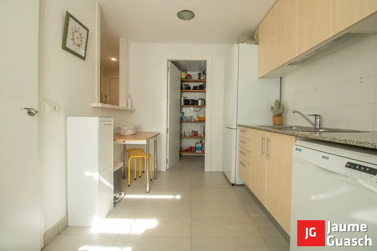 Küche von Dachboden zum Verkauf in Torredembarra mit Klimaanlage, Heizung und Terrasse