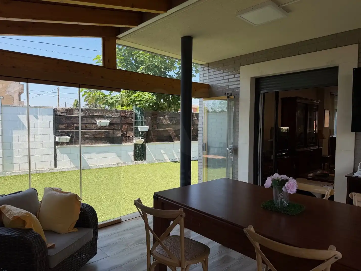 Casa aparellada en venda a Valverde de la Virgen, imagen 2