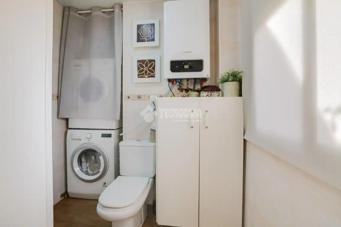 Bathroom of Flat for sale in Ripollet  with Air Conditioner, Heating and Terrace