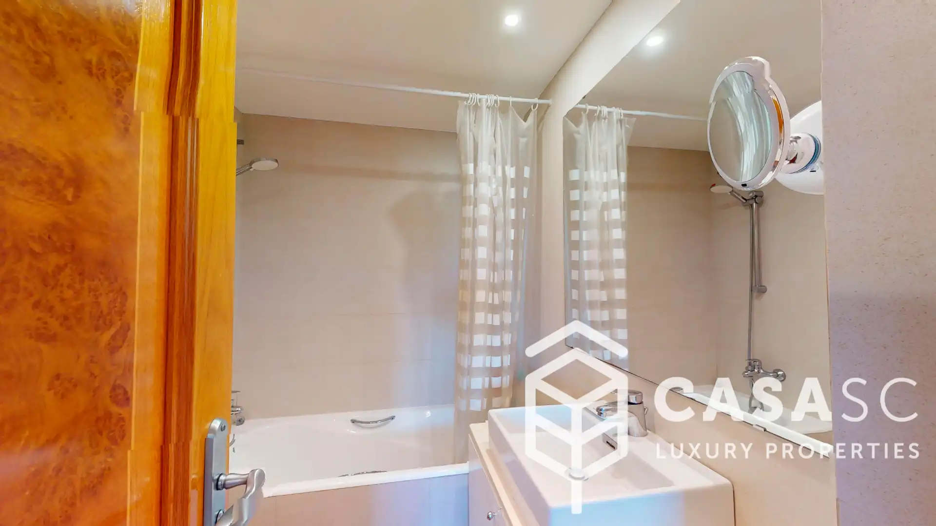 Bathroom of Attic for sale in Sant Cugat del Vallès  with Air Conditioner, Heating and Parquet flooring
