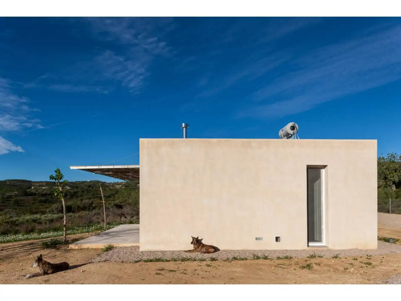 Vista exterior de Finca rústica en venda en Cervera del Maestre amb Jardí privat i Moblat