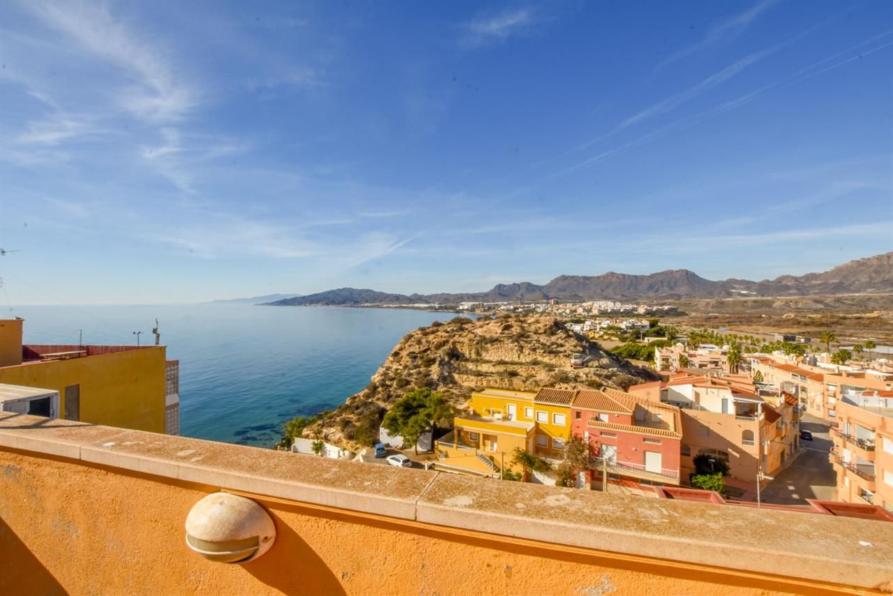 Vista exterior de Casa adosada en venda en Pulpí amb Aire condicionat, Terrassa i Traster