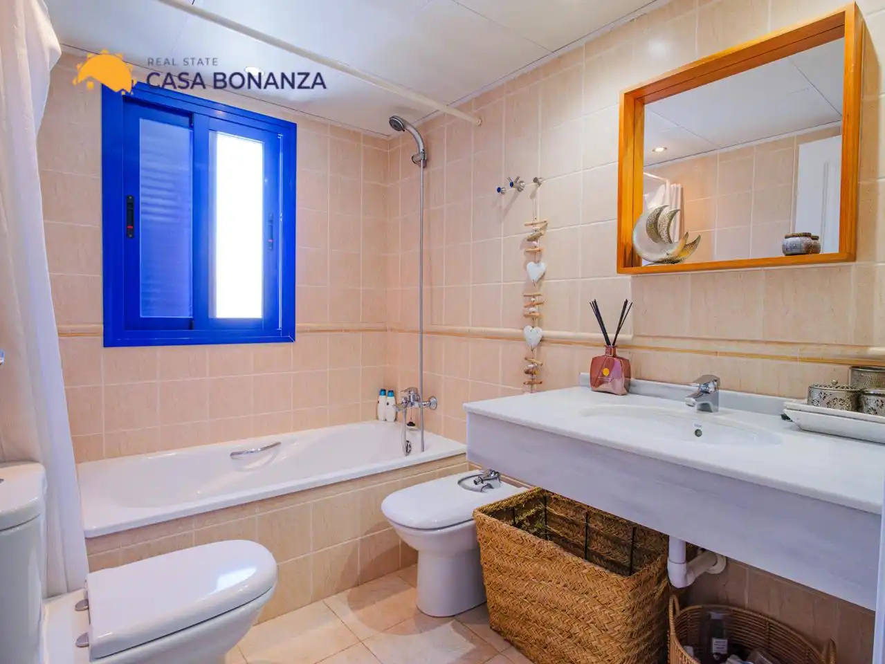 Bathroom of Apartments for sale in Almuñécar  with Air Conditioner, Terrace and Furnished