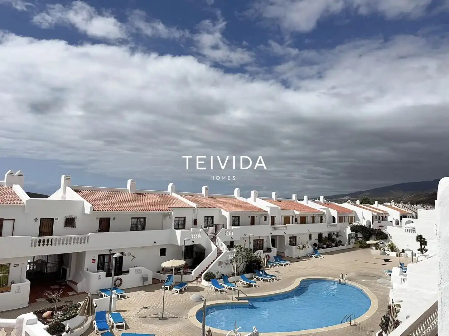 Vista exterior de Piso en venta en Arona con Terraza, Piscina y Piscina comunitaria