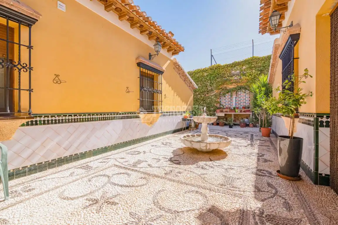 Vista exterior de Casa o chalet en venta en La Zubia con Aire acondicionado, Calefacción y Jardín privado