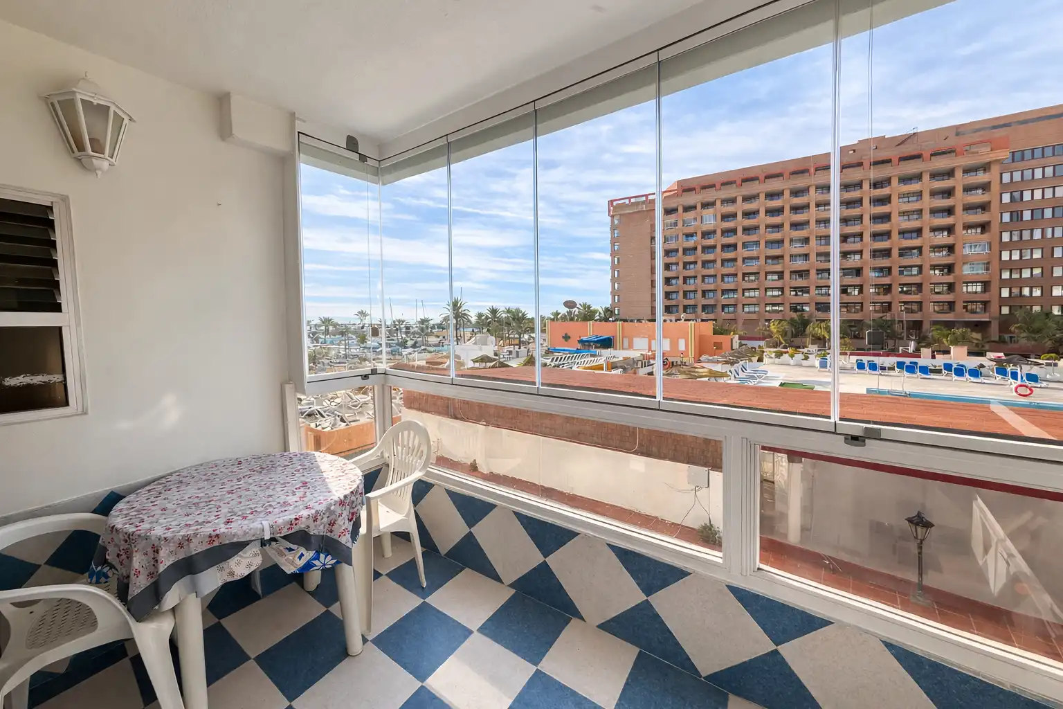 Terrasse von Wohnung zum Verkauf in Fuengirola mit Klimaanlage, Heizung und Terrasse