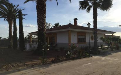 Vista exterior de Casa o xalet en venda en Villanueva de la Serena amb Aire condicionat, Jardí privat i Terrassa