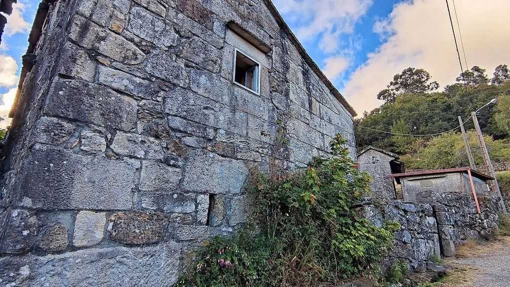 Vista exterior de Casa o xalet en venda en A Cañiza   amb Calefacció, Jardí privat i Terrassa