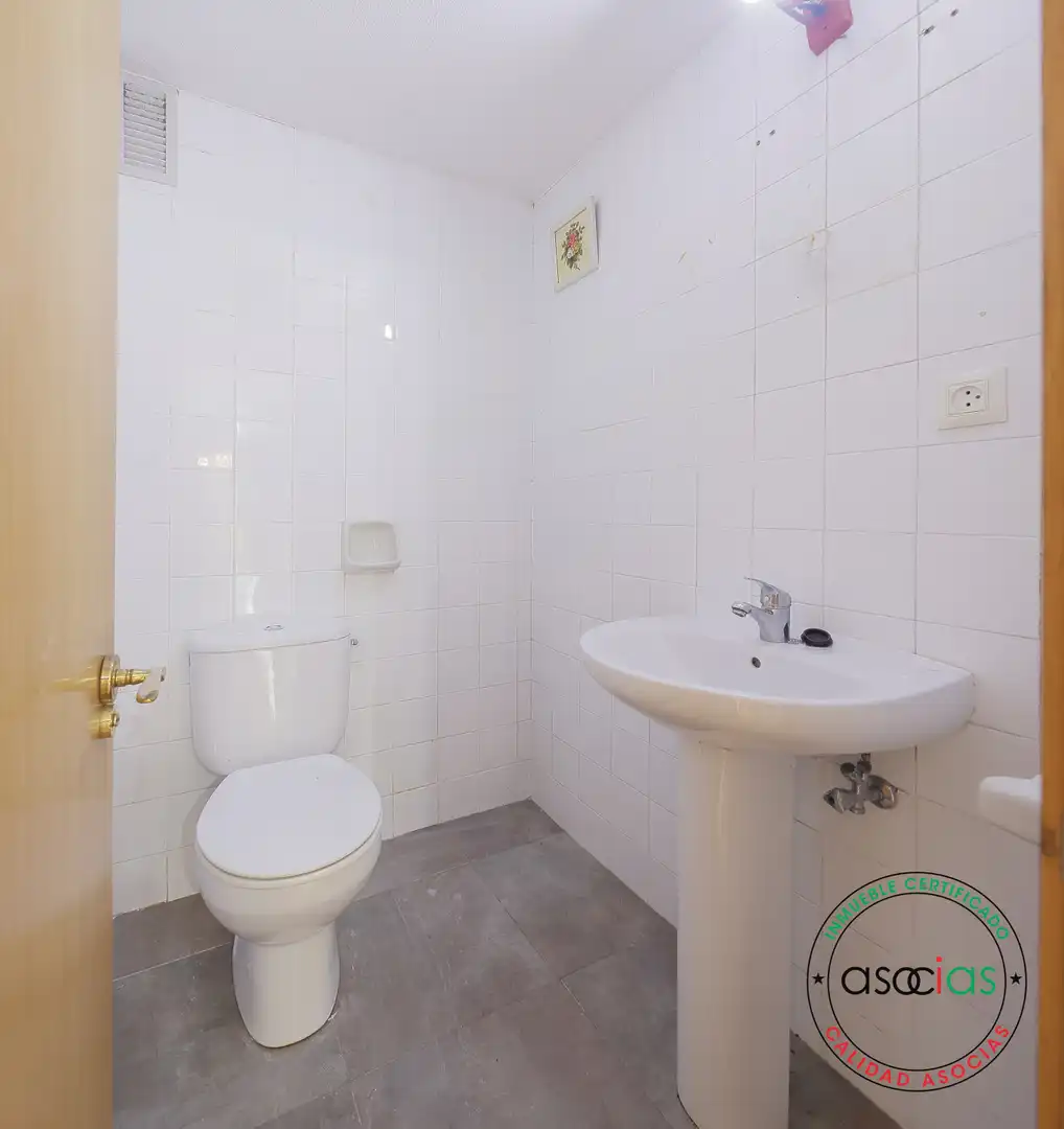 Badezimmer von Wohnung zum Verkauf in Gijón  mit Heizung, Parkett und Balkon