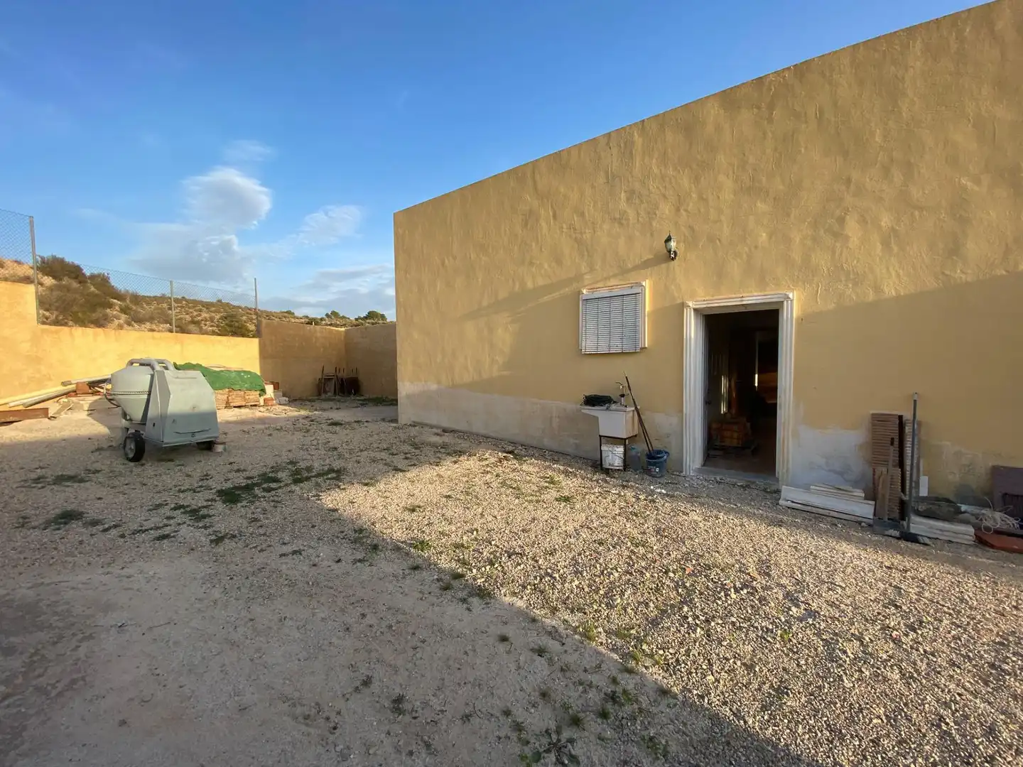 Vista exterior de Casa o xalet en venda en Crevillent amb Traster i Piscina
