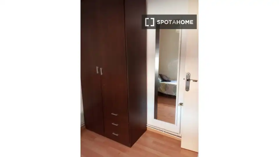 Habitación de Piso para compartir en Sabadell con Aire acondicionado, Calefacción y Amueblado