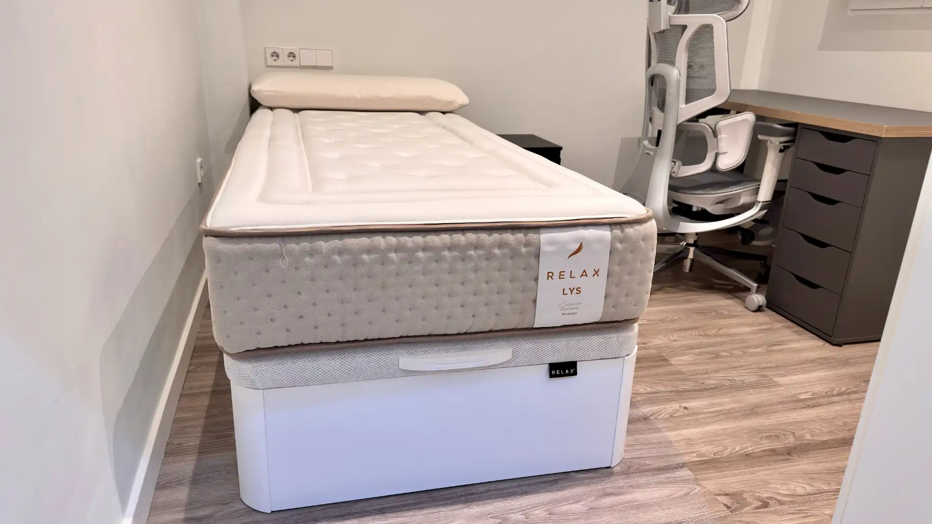 Bedroom of Apartments for sale in Valencia  with Air Conditioner, Heating and Parquet flooring