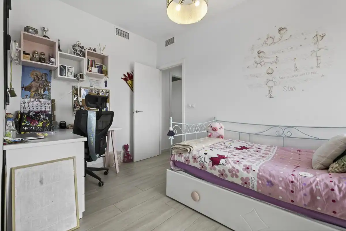 Habitación de Casa o chalet en venta en Bormujos con Aire acondicionado, Calefacción y Jardín privado