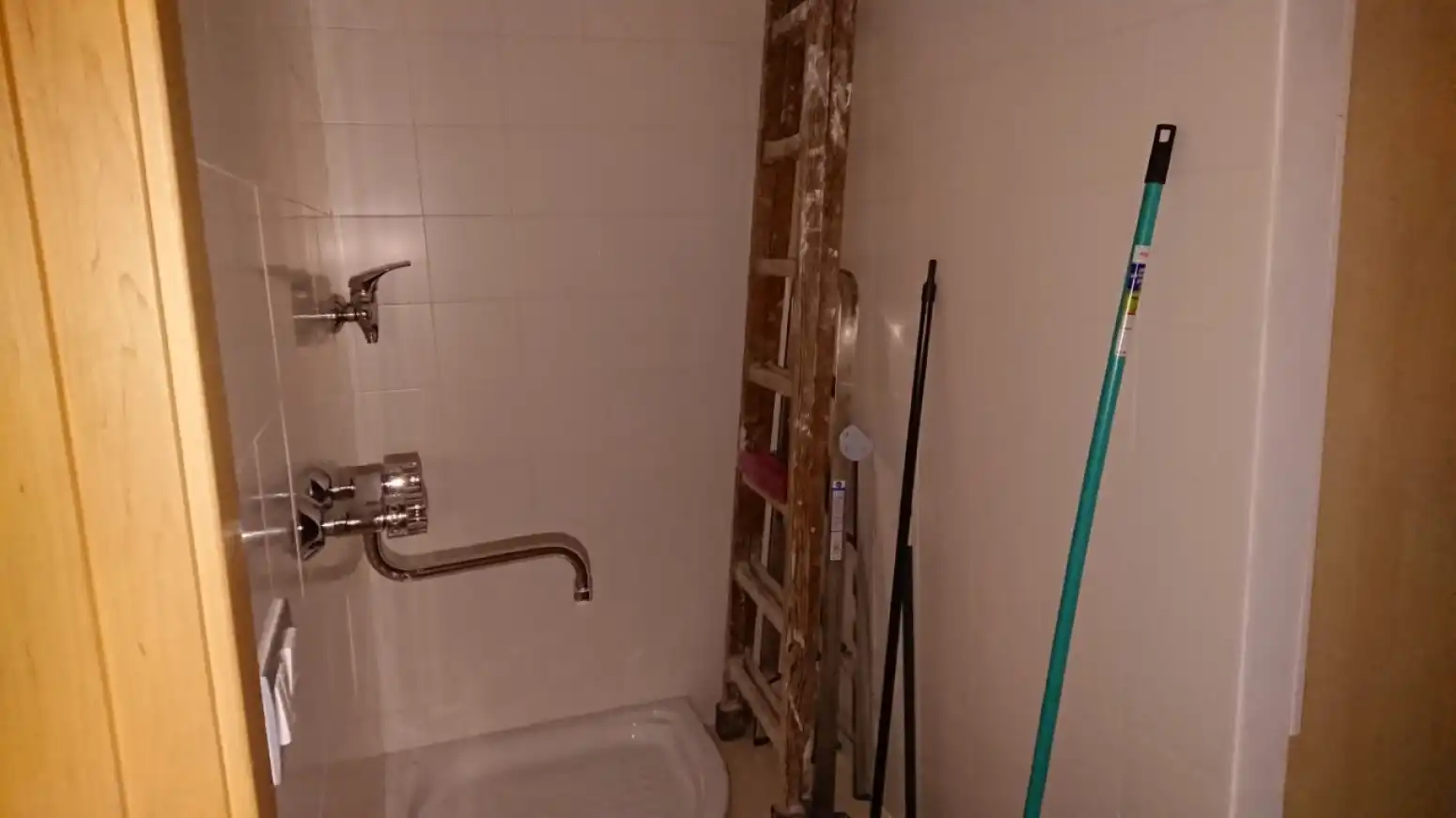 Bathroom of Office for sale in  Logroño  with Heating and Storage room