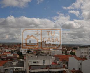 Vista exterior de Àtic en venda en Cáceres Capital amb Terrassa i Balcó