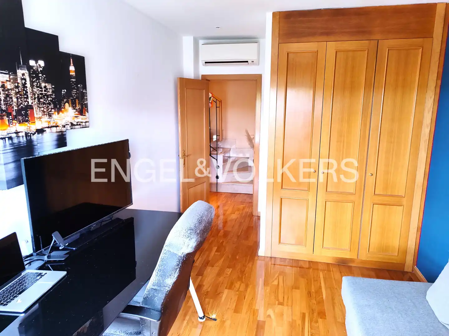 Sala d'estar de Dúplex en venda en San Fernando de Henares amb Calefacció