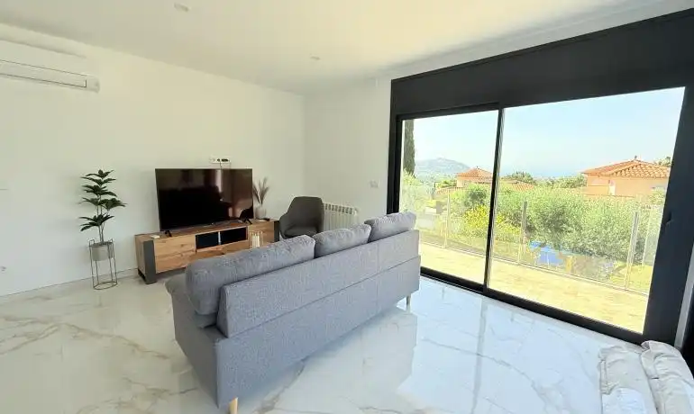 Sala d'estar de Casa o xalet en venda en Roses amb Calefacció, Jardí privat i Terrassa