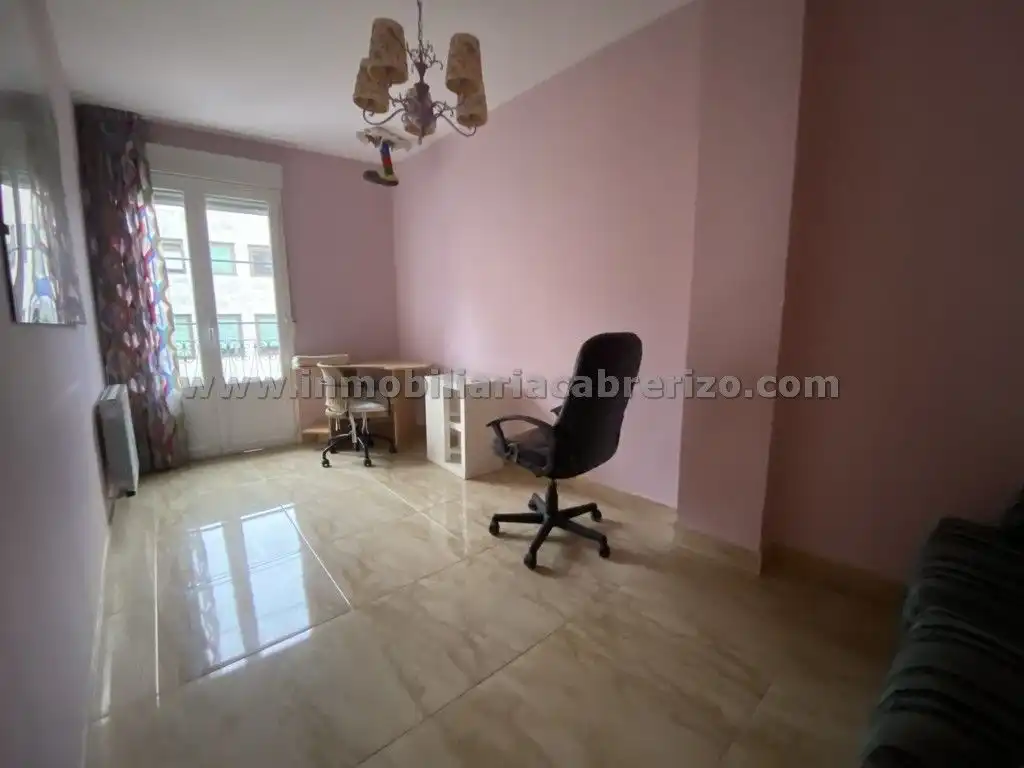 Flat for sale in Calle María Zambrano