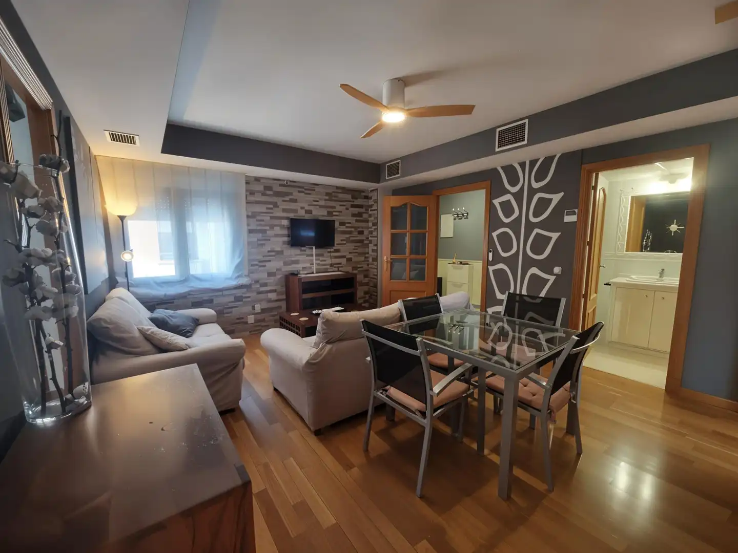 Sala d'estar de Pis de lloguer en Plasencia amb Aire condicionat, Parquet i Terrassa