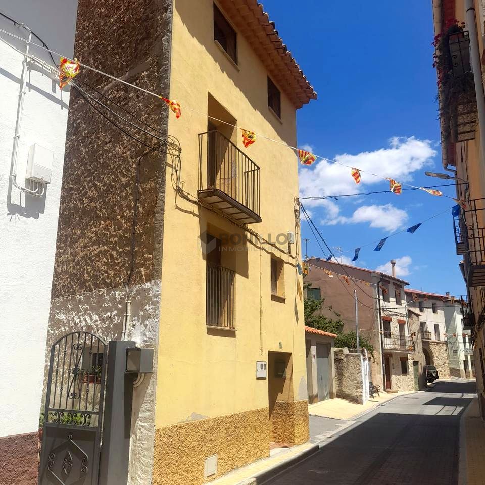 Exterior view of House or chalet for sale in Escucha