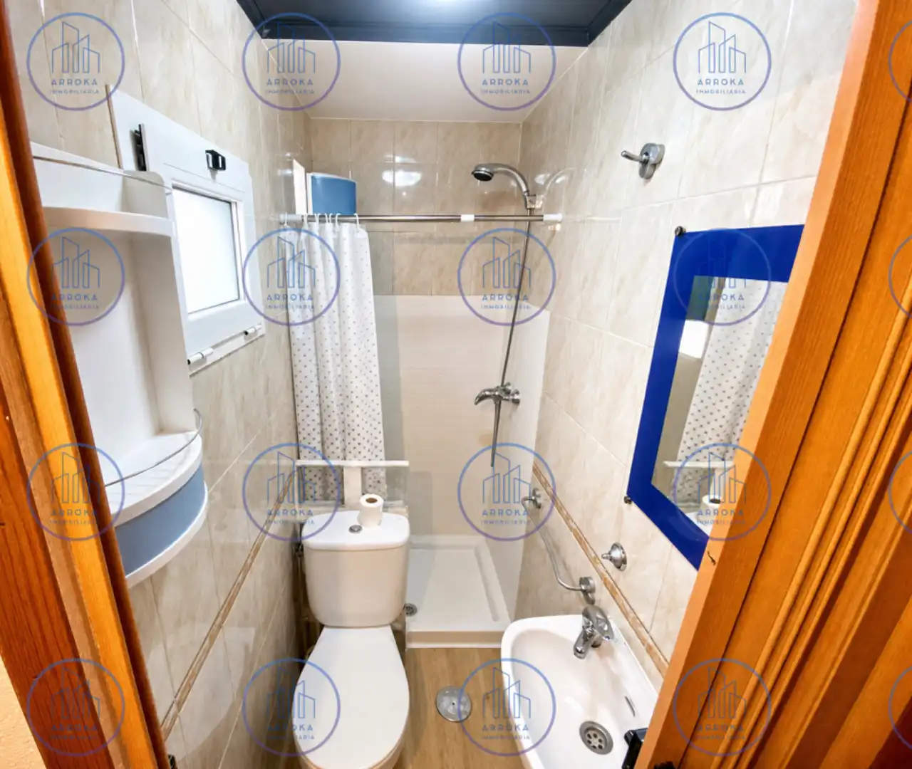 Badezimmer von Dachboden zum Verkauf in Beasain mit Heizung, Parkett und Möbliert