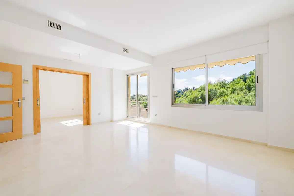 Sala d'estar de Casa adosada en venda en Málaga amb Aire condicionat, Calefacció i Jardí privat