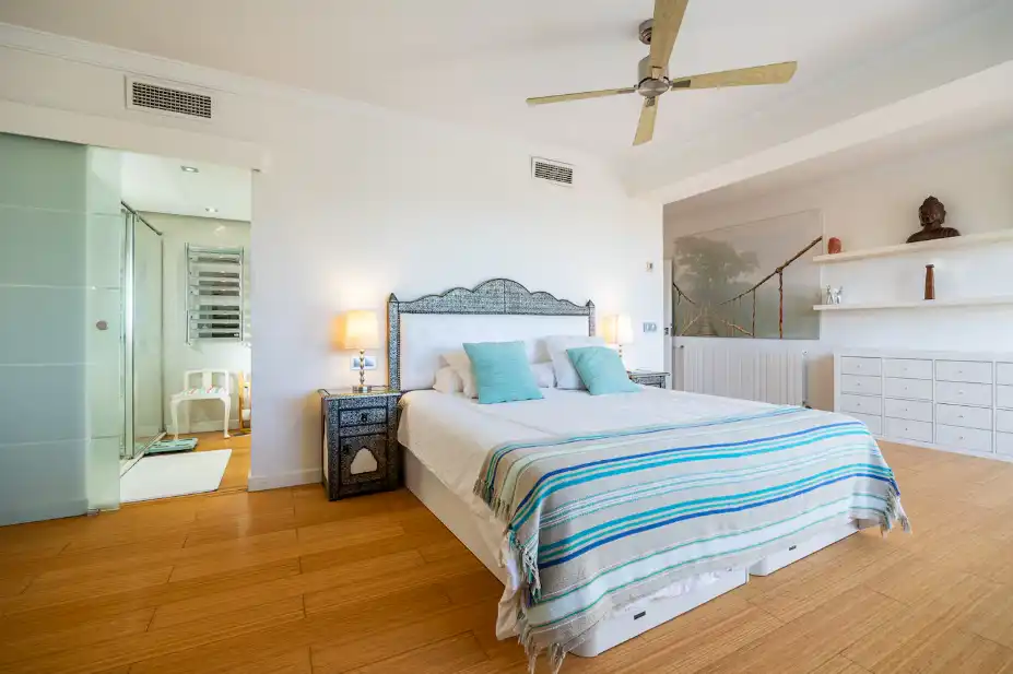Dormitori de Casa o xalet de lloguer en Marbella amb Aire condicionat, Jardí privat i Terrassa