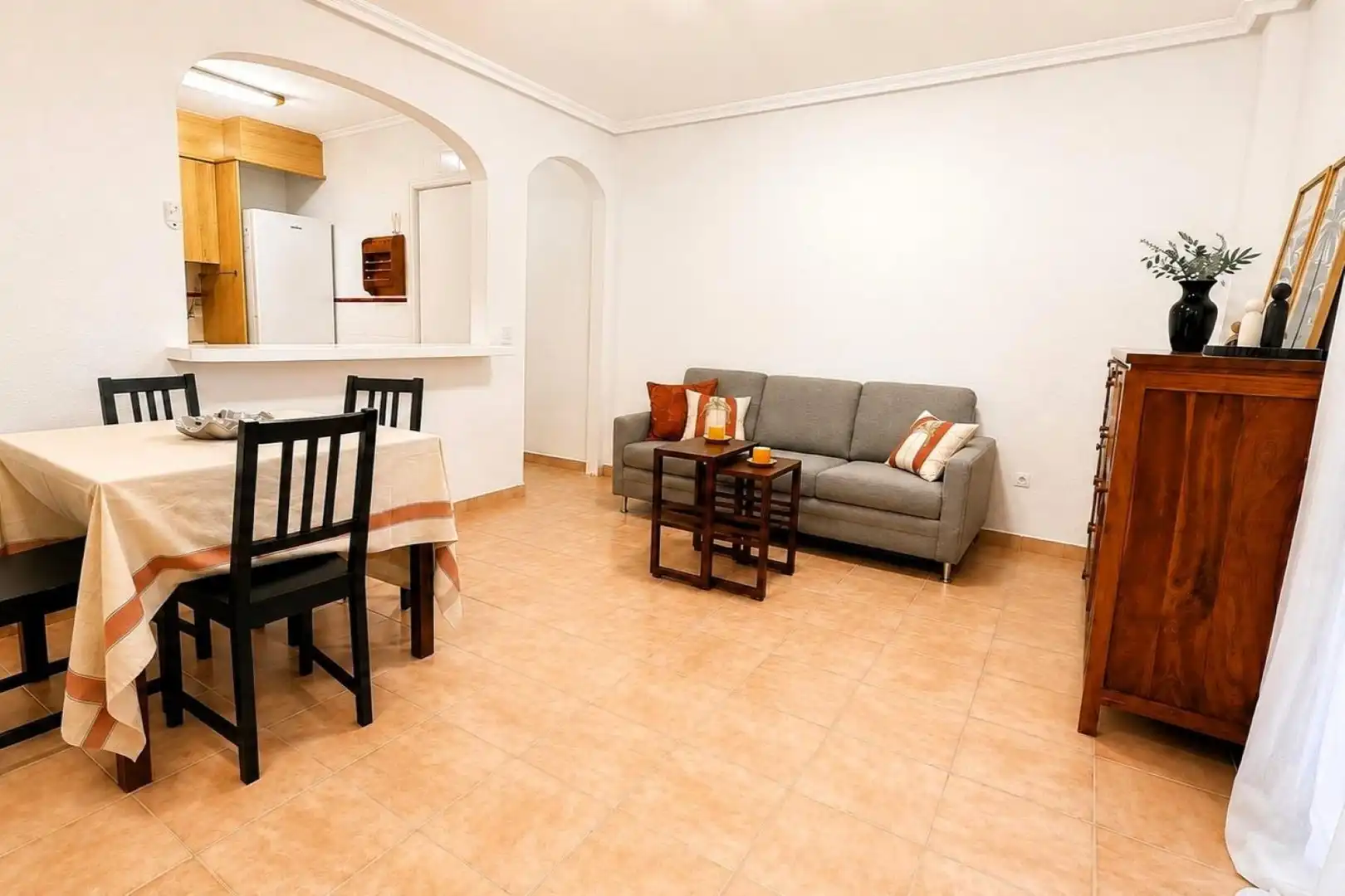 Apartment for sale in Calle C. Arquitecto Larramendi 16, imagen 2