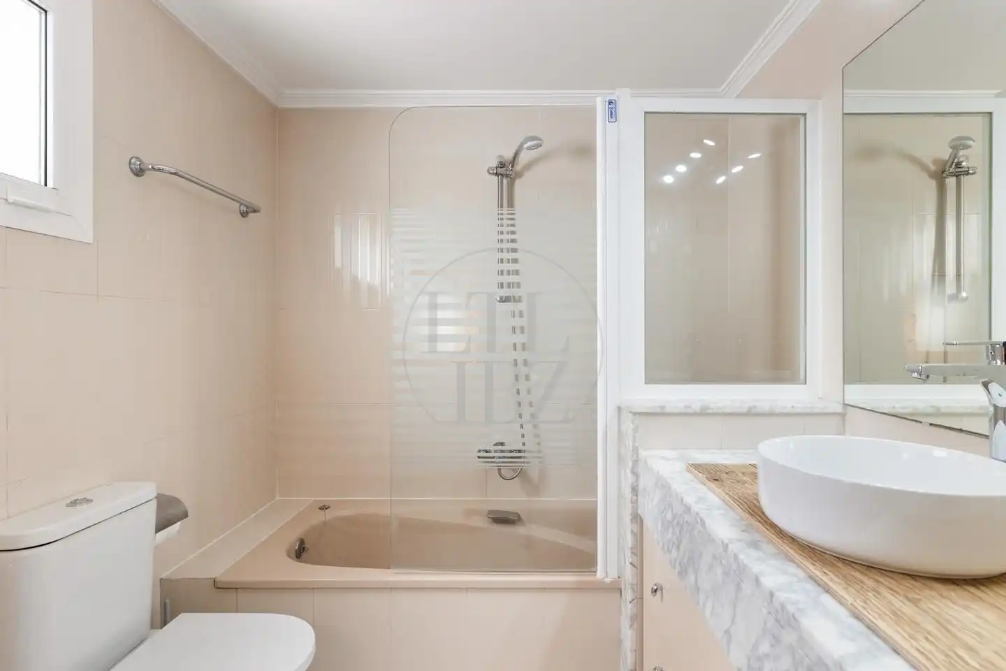 Badezimmer von Dachboden zum Verkauf in Eivissa mit Klimaanlage, Heizung und Terrasse